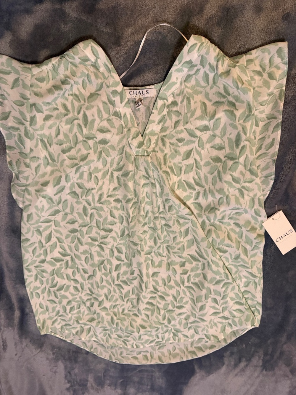 Chaus New York Women's Medium Green Leaf Print V-Neck Blouse NWT